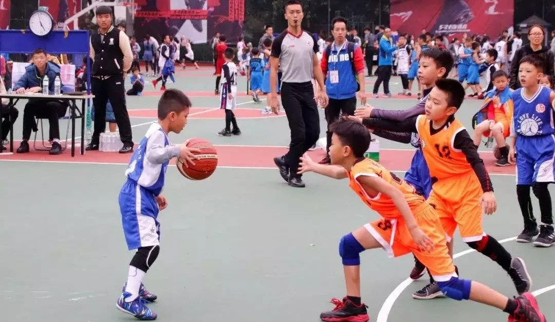 如何通过模拟比赛环境提高篮板实战能力?_0